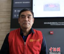 澳门金沙网站 _澳门金沙网址_澳门金沙网投_”带领记者在良渚博物院参观时
